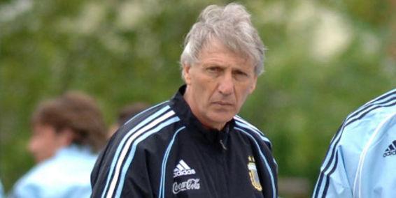 Su primer entrenador en la seleccin nacional absoluta