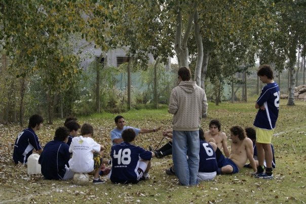 Piensas que el equipo es una forma de ver a los amigos. 