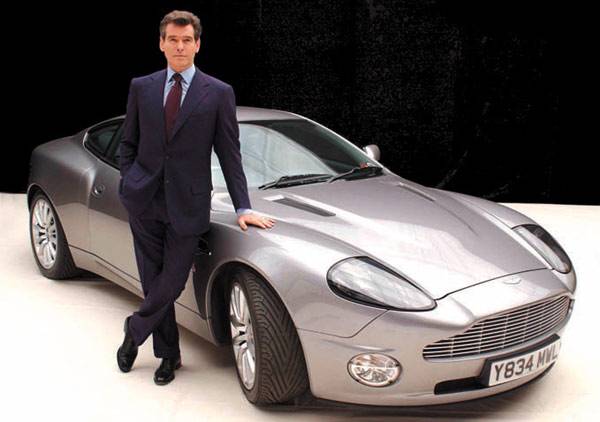 James Bond, otro modelo de Aston Martin, el DB9 de 465 caballos