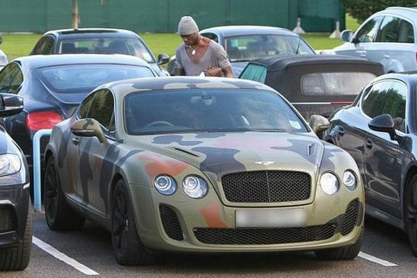 Fue detenido con 25.000 libras en efectivo en el coche